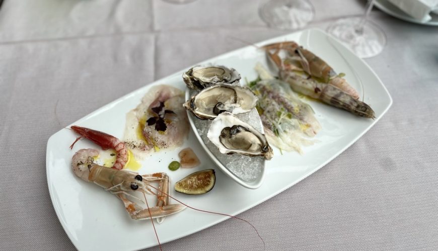 Raw seafood: langoustines, oysters, prawns, with seabass and gilt-head carpaccio